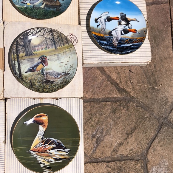 Authentic Hamilton Collection Plates - Picture 3 of 5